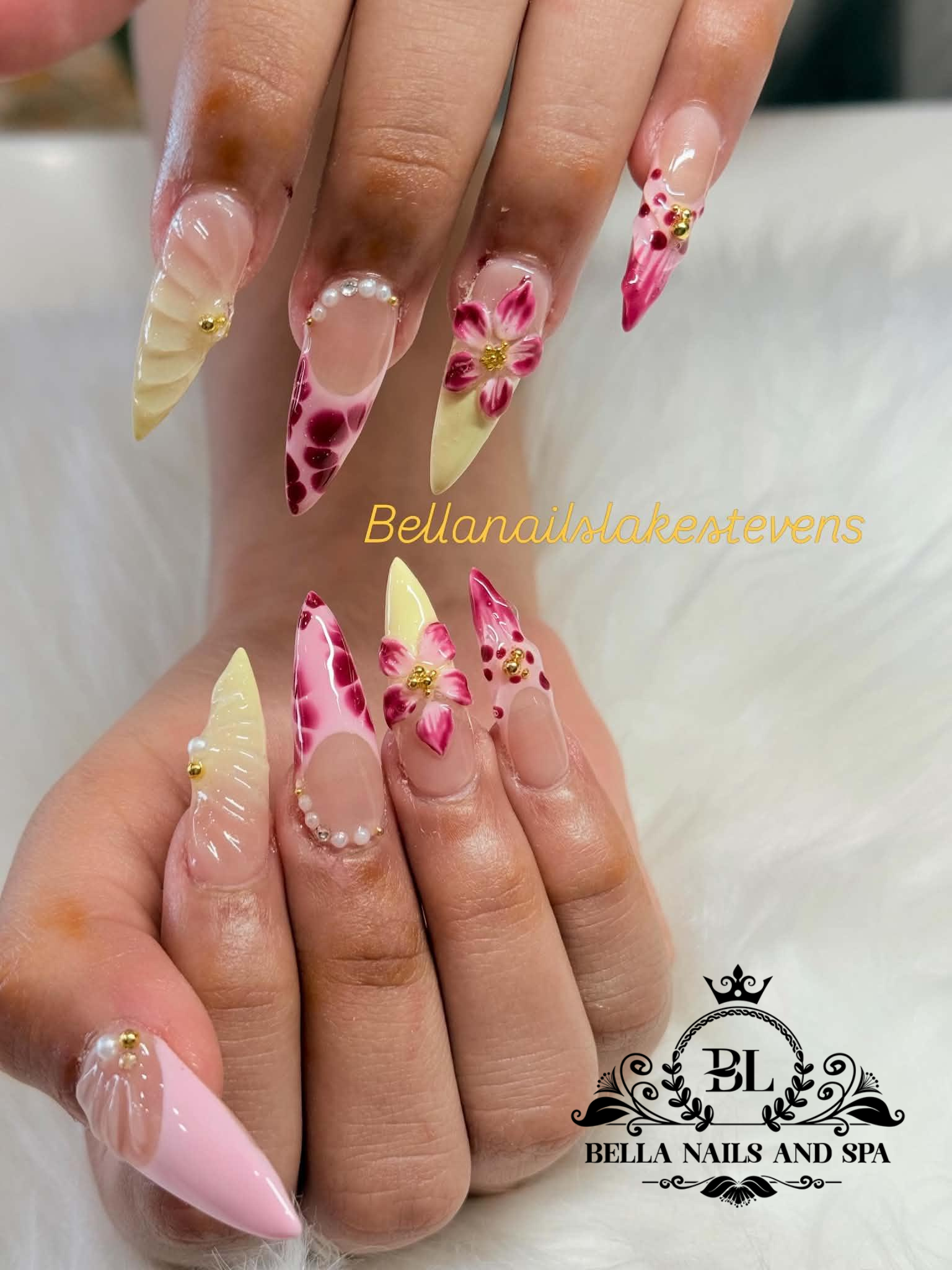 Happy nails